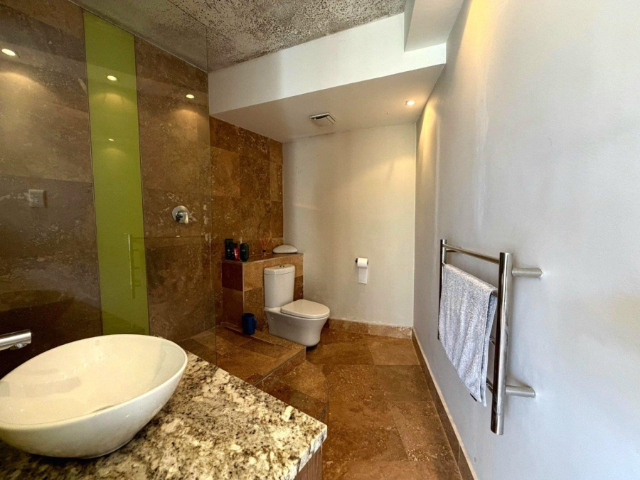 1 Bedroom Property for Sale in Vredehoek Western Cape